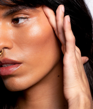 Load image into Gallery viewer, HYDRA HIGHLIGHTER STICK | FACE + BODY - NOTO
