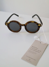 Load image into Gallery viewer, RECYCLED PLASTIC SUNNIES | SIGNATURE ROUND - TURTLE
