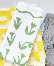 Load image into Gallery viewer, Tulips Linen Napkins - Set of 2 - ELANA GABRIELLE
